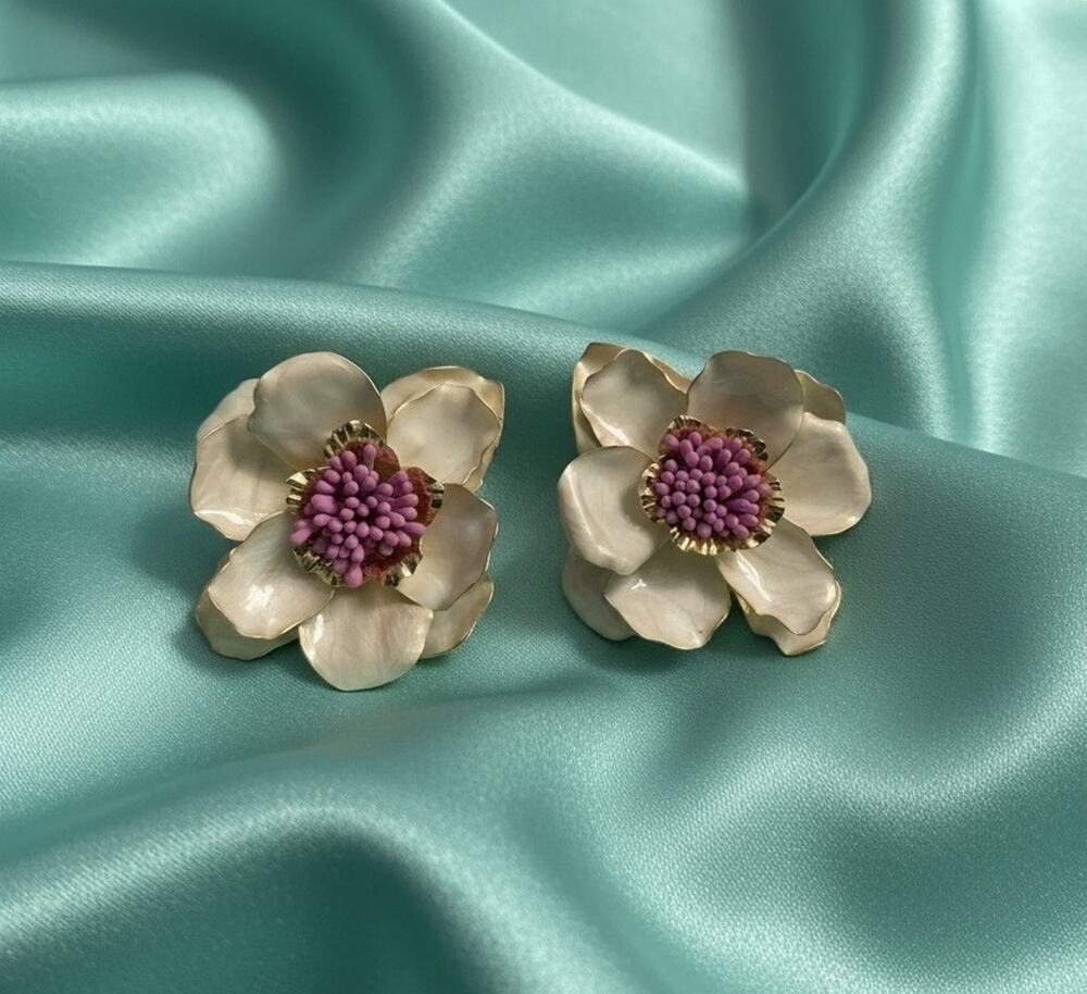 Floral Earrings White Zara Bead Rice Enamel Petal Flower Retro VTG Gold Boho
